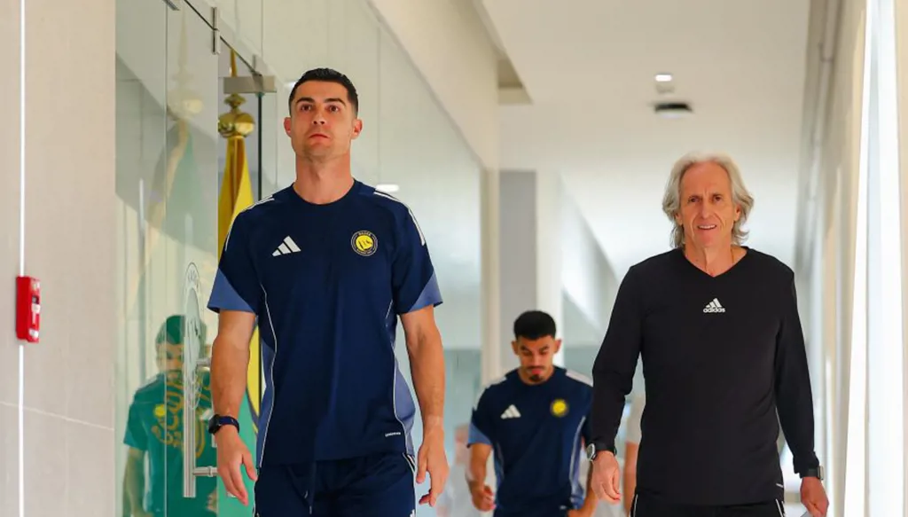 هدف واحد يفصل رونالدو عن معادلة هجوم النجمة بالكامل!