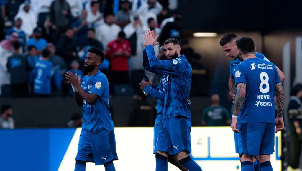 الهلال يحافظ على الصدارة والأهلي يتفوق على الشباب في الدوري السعودي