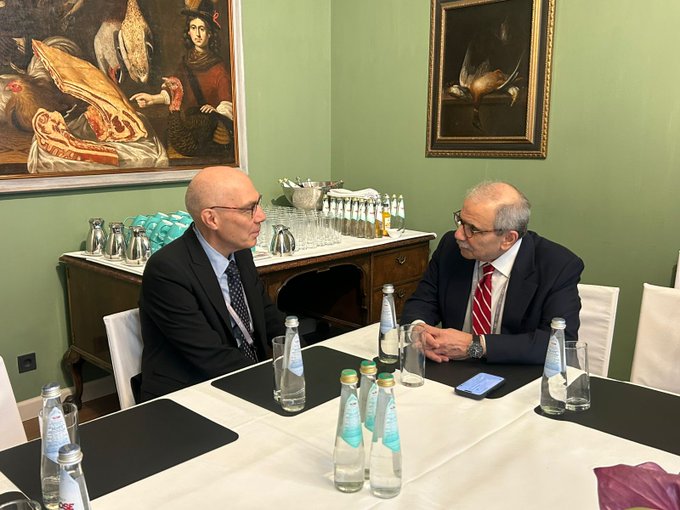 لقاء لسلام على هامش مشاركته في مؤتمر ميونخ (إكس).