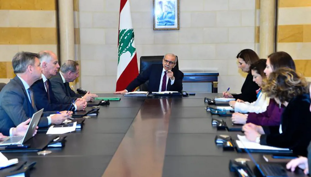 سلام سبحث في مسار الإصلاحات الاقتصادية مع مبعوث الرئيس الفرنسي