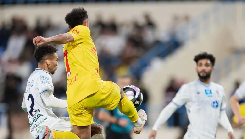 القادسية يتمسّك بحظوظه في سباق اللقب... ترتيب الدوري السعودي
