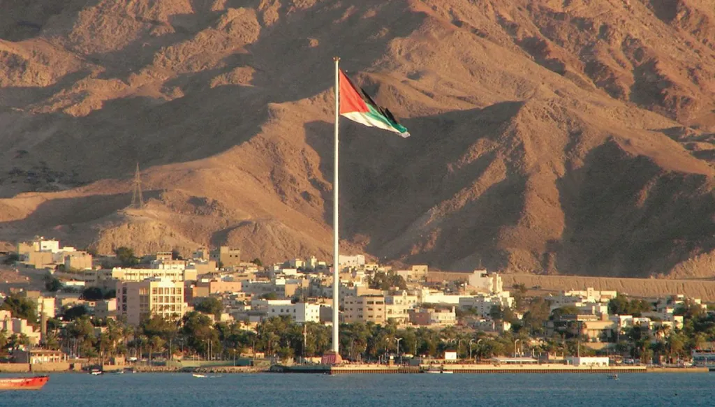 موانئ أبوظبي تؤكد استمرارية الأعمال عبر جميع عملياتها