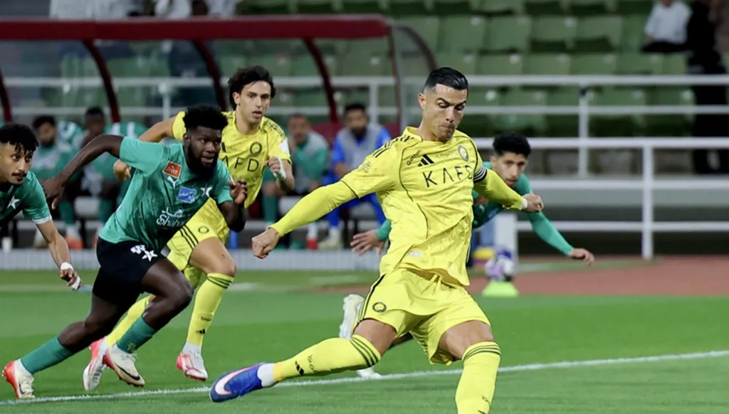 كم يفصل كريستيانو رونالدو عن الهدف التاريخي رقم 1000؟