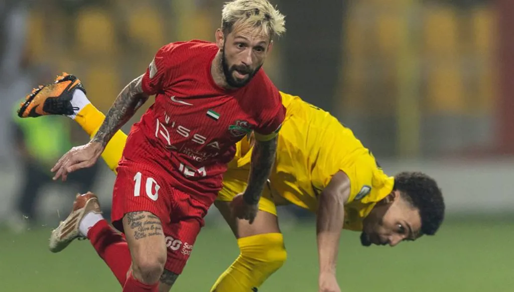 تعادل مثير في ديربي دبي بين شباب الأهلي والوصل