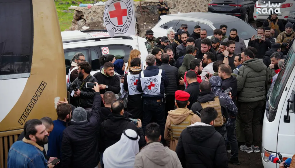 "خطوة نحو الاستقرار"... برّاك: عملية تبادل المحتجزين في السويداء تمّت بسلاسة