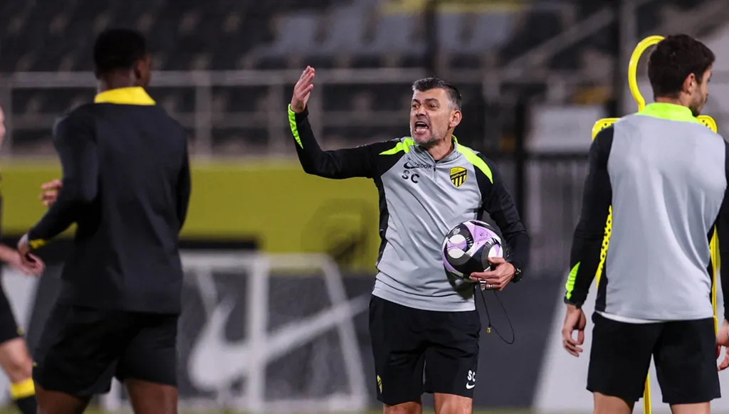 اتحاد جدة يُقيل المدرب البرتغالي سيرجيو كونسيساو