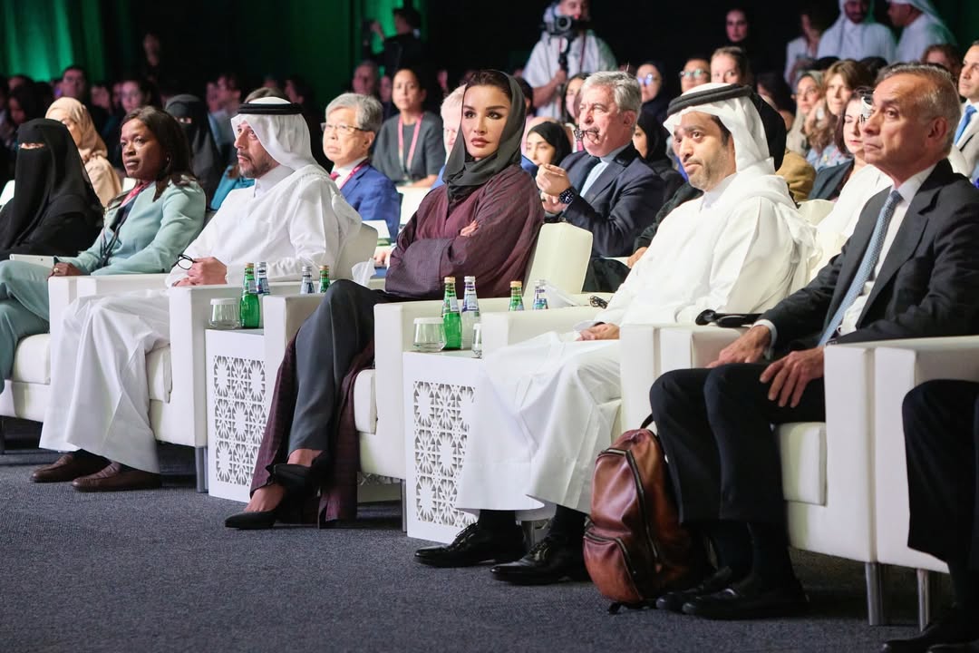 الشيخة موزة في قمة الطبّ الدقيق ومستقبل الجينوم في الدوحة (انستغرام)