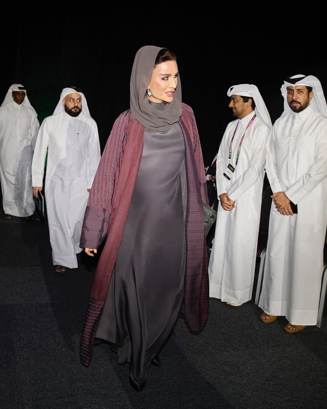 اطلالة الشيخة موزة في قمة الطبّ الدقيق ومستقبل الجينوم في الدوحة (انستغرام)