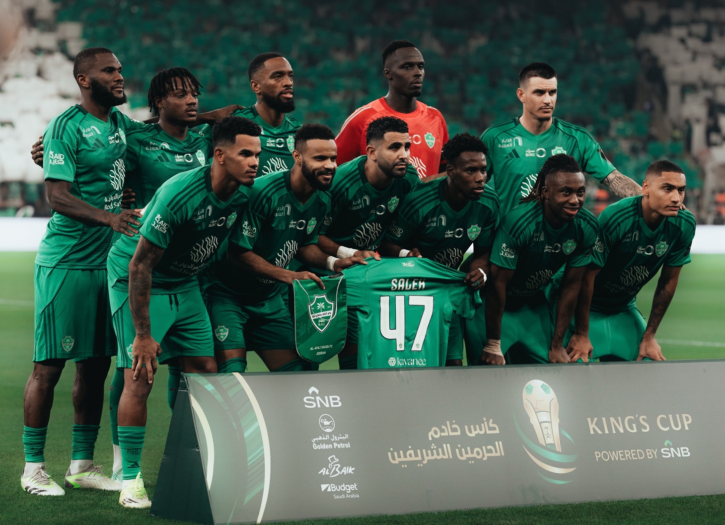 الأهلي السعودي لاجتياز عقبة الدحيل القطري. (وكالات)