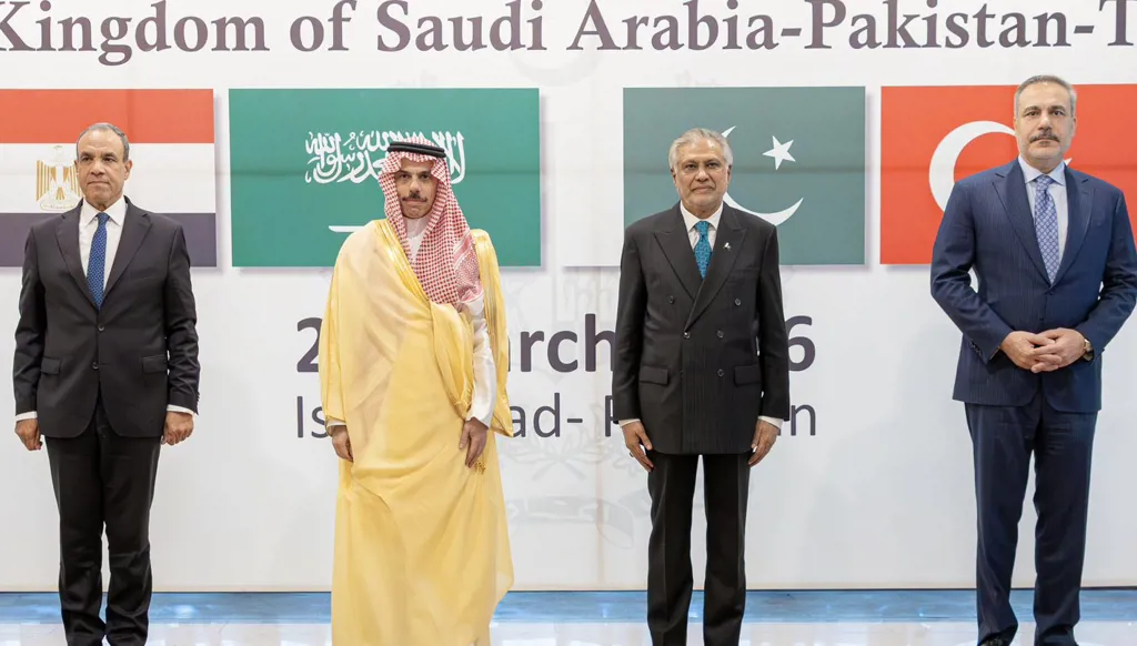 اجتماع رباعي في إسلام آباد لبحث الحرب في الشرق الأوسط (صور)