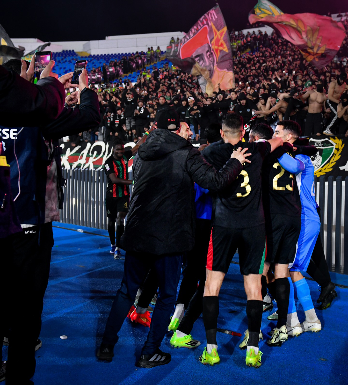 لاعبو فريق الجيش الملكي. (وكالات)