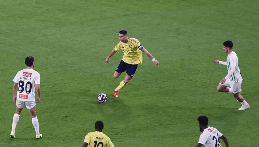 كم هدفاً يحتاج رونالدو لدخول نادي المئة في الدوري السعودي؟