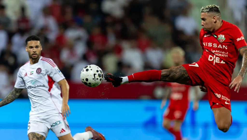 شباب الأهلي يتفوّق على الجزيرة ويخطف صدارة الدوري الإماراتي