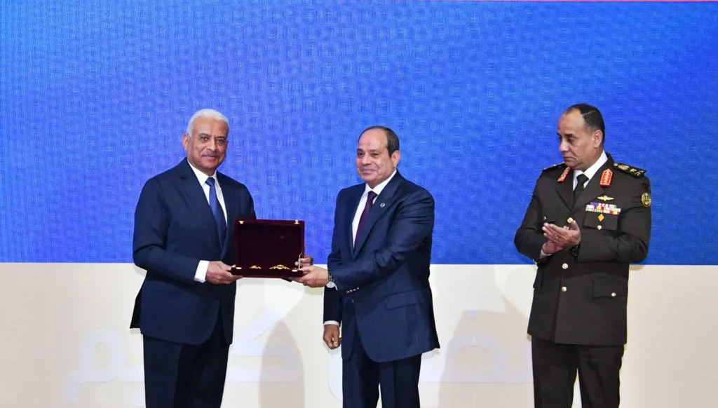 السيسي يعيّن وزير الدفاع السابق الفريق أول عبد المجيد صقر مساعداً له