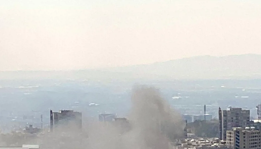 قصف عنيف يستهدف طهران… وتحذير إسرائيلي جديد يطال القطارات بعد ضرب البتروكيماويات