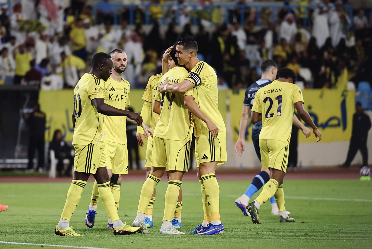 من مباراة النصر والأخدود في الدوري السعودي. (وكالات)