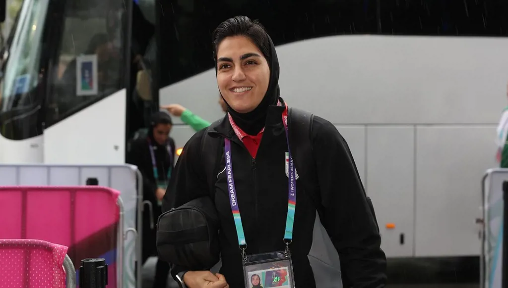 بعد أزمة اللجوء... القضاء الإيراني يحسم مصير الأصول المالية لقائدة منتخب السيدات