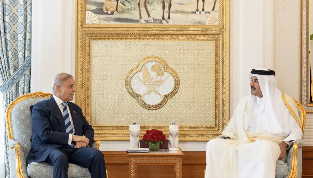 رئيس وزراء باكستان يلتقي أمير قطر وسط جهود استئناف المحادثات بين طهران وواشنطن
