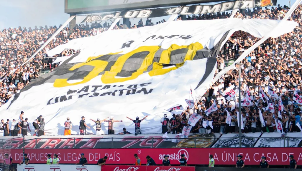 أعمال شغب وإصابات في "كلاسيكو" الدوري الباراغوياني (فيديو)