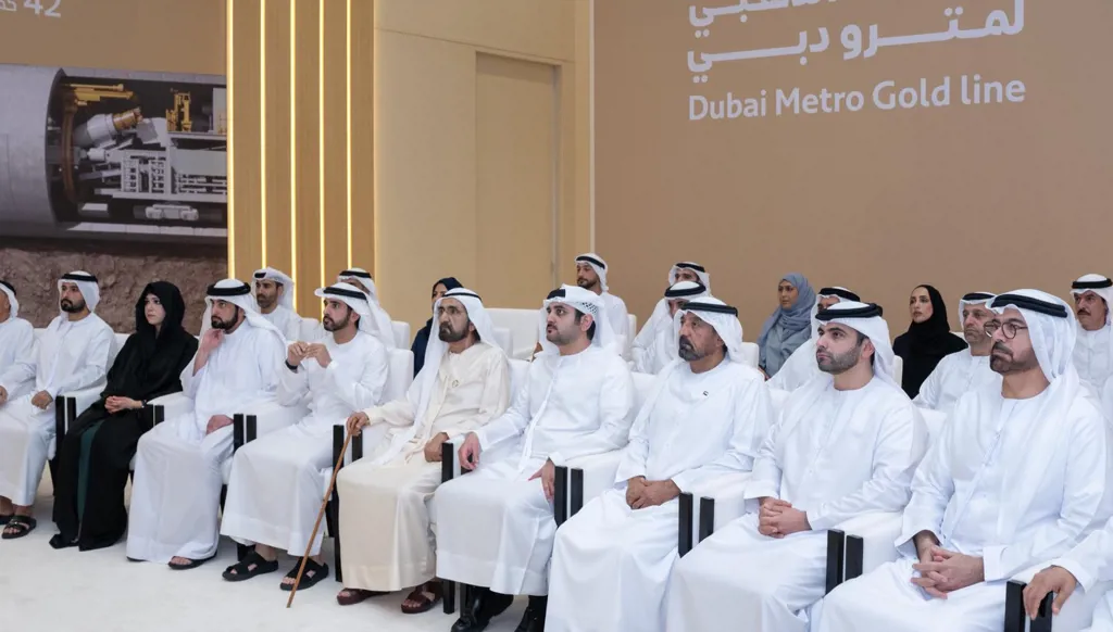 محمد بن راشد يُعلن إطلاق الخط الذهبي لمترو دبي (إكس).