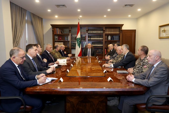 عون خلال ترؤسه اجتماعاً أمنياً (الرئاسة اللبنانية).