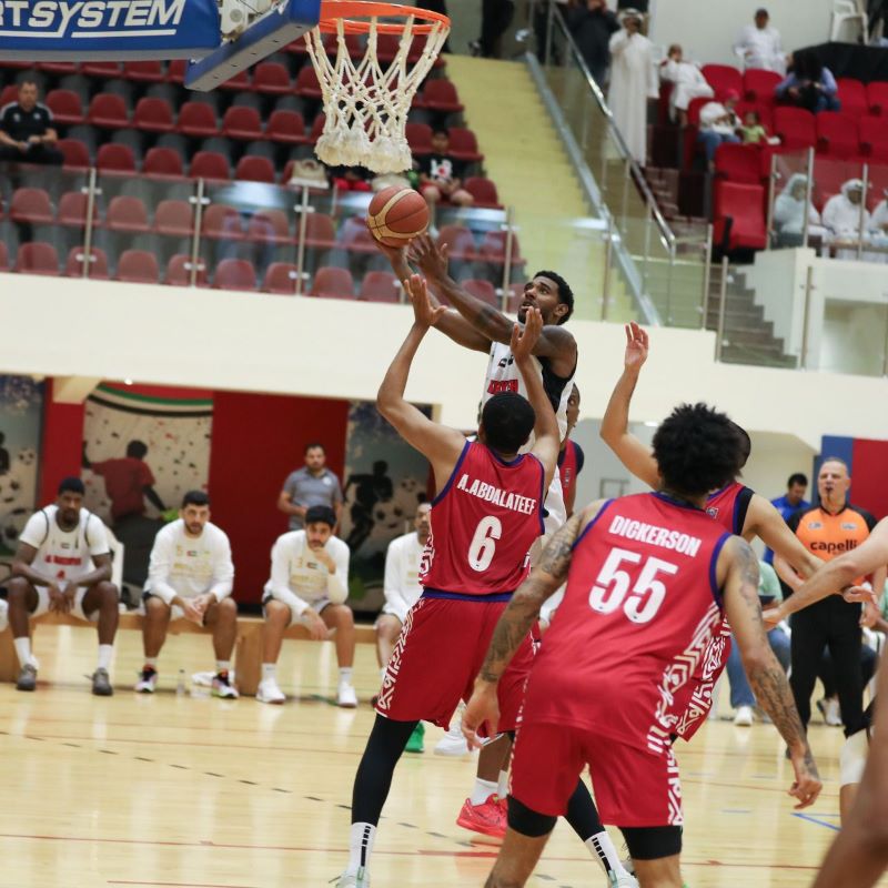 من مباراة الشارقة والبطائح. (وكالات)