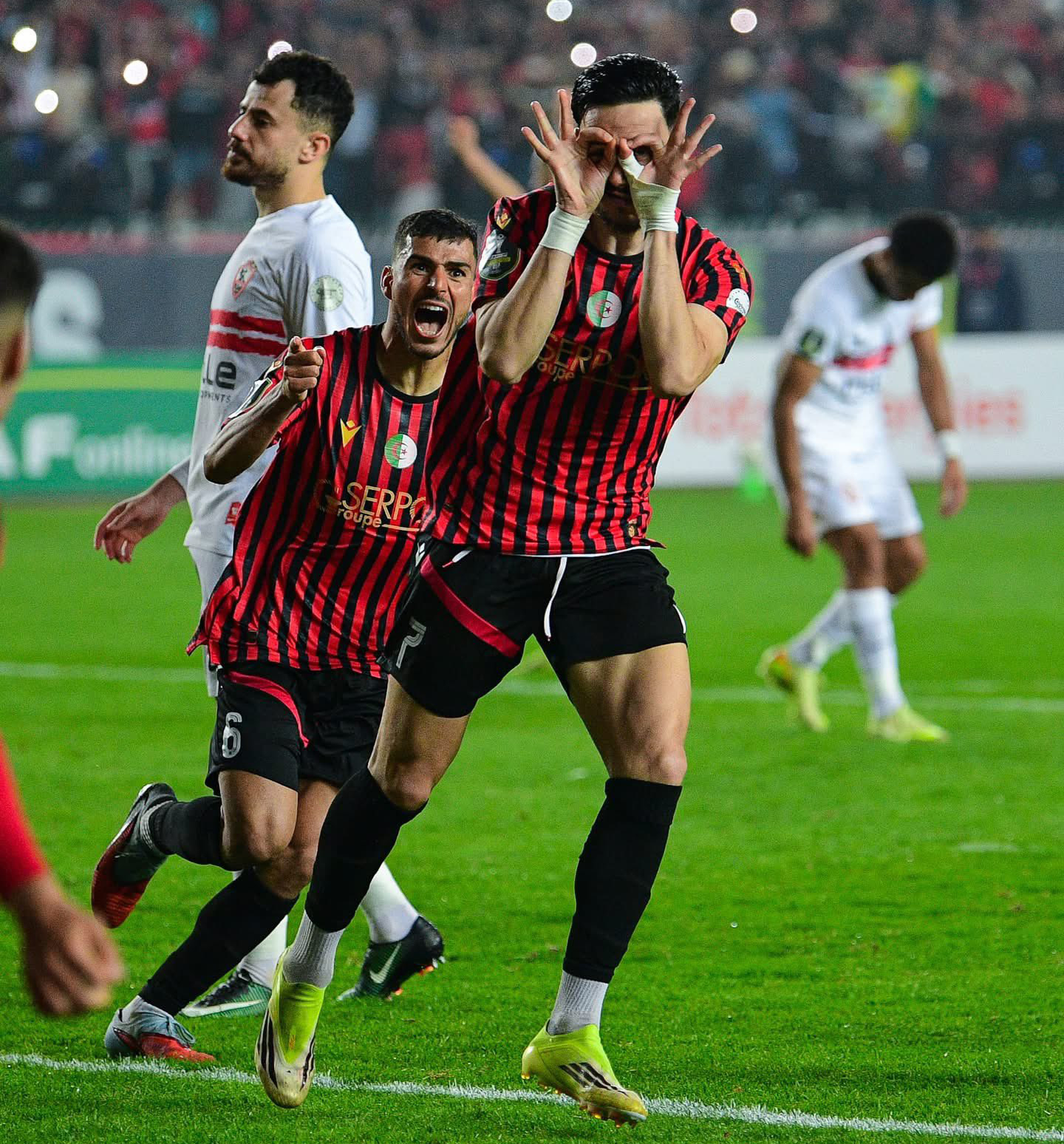 من مباراة الذهاب بين الزمالك المصري واتحاد العاصمة الجزائري. (وكالات)