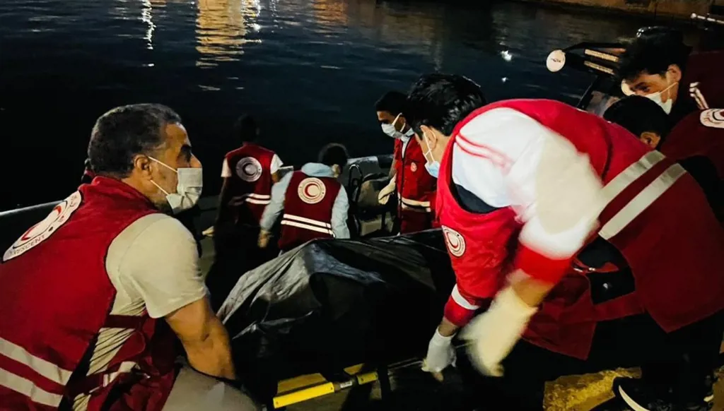 انتشال جثث 17 مهاجراً قبالة سواحل ليبيا (صور)