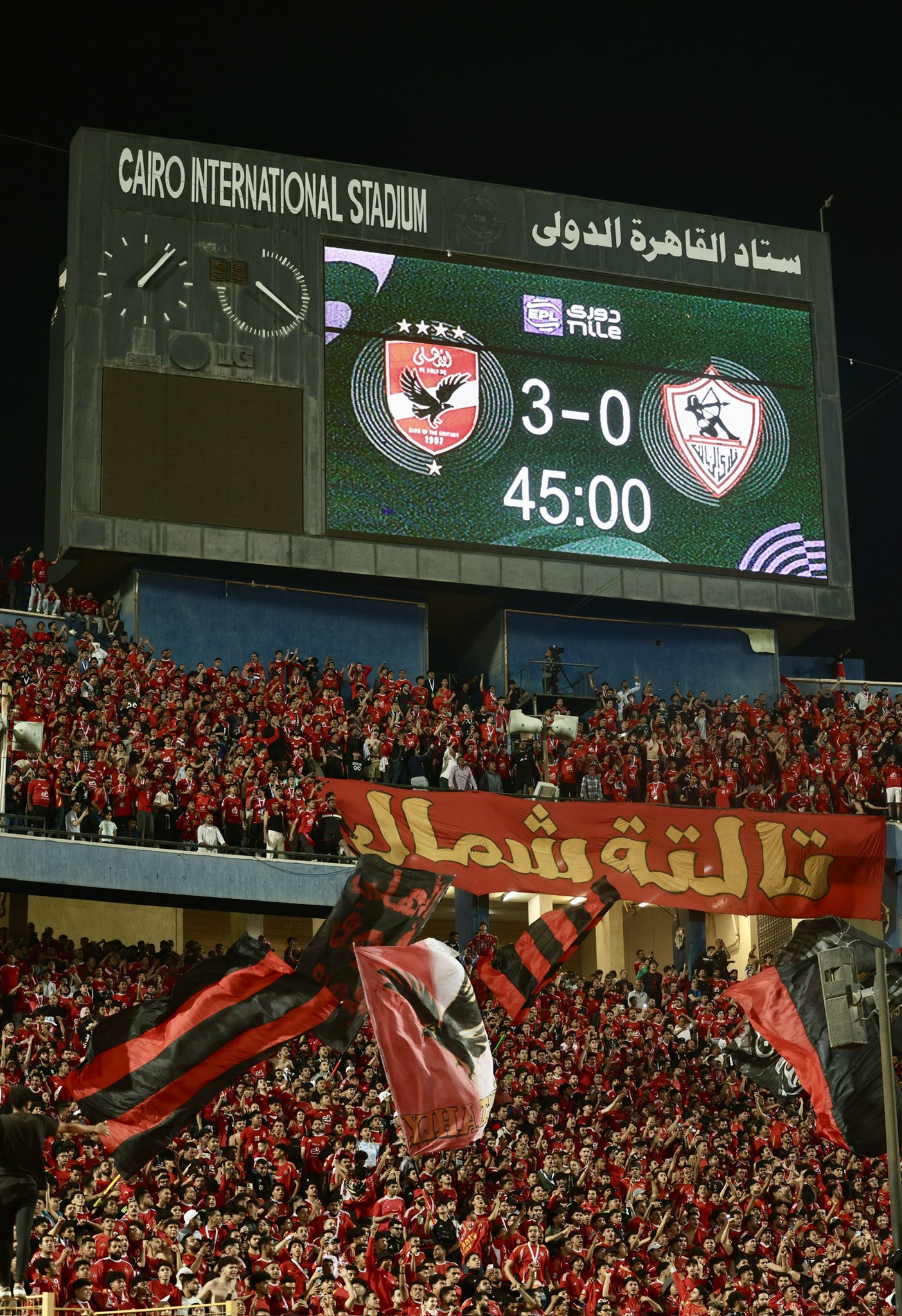 الأهلي يضرب الزمالك بثلاثية نظيفة في الدوري المصري. (وكالات)