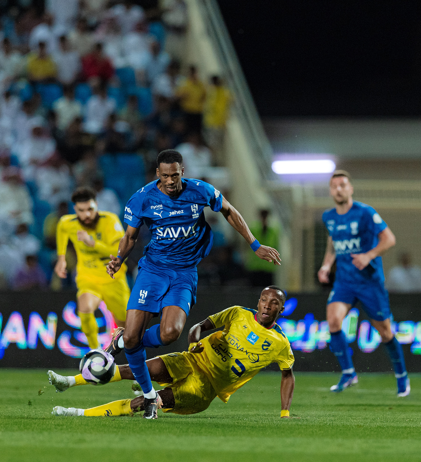 من مباراة الهلال والحزم. (وكالات)