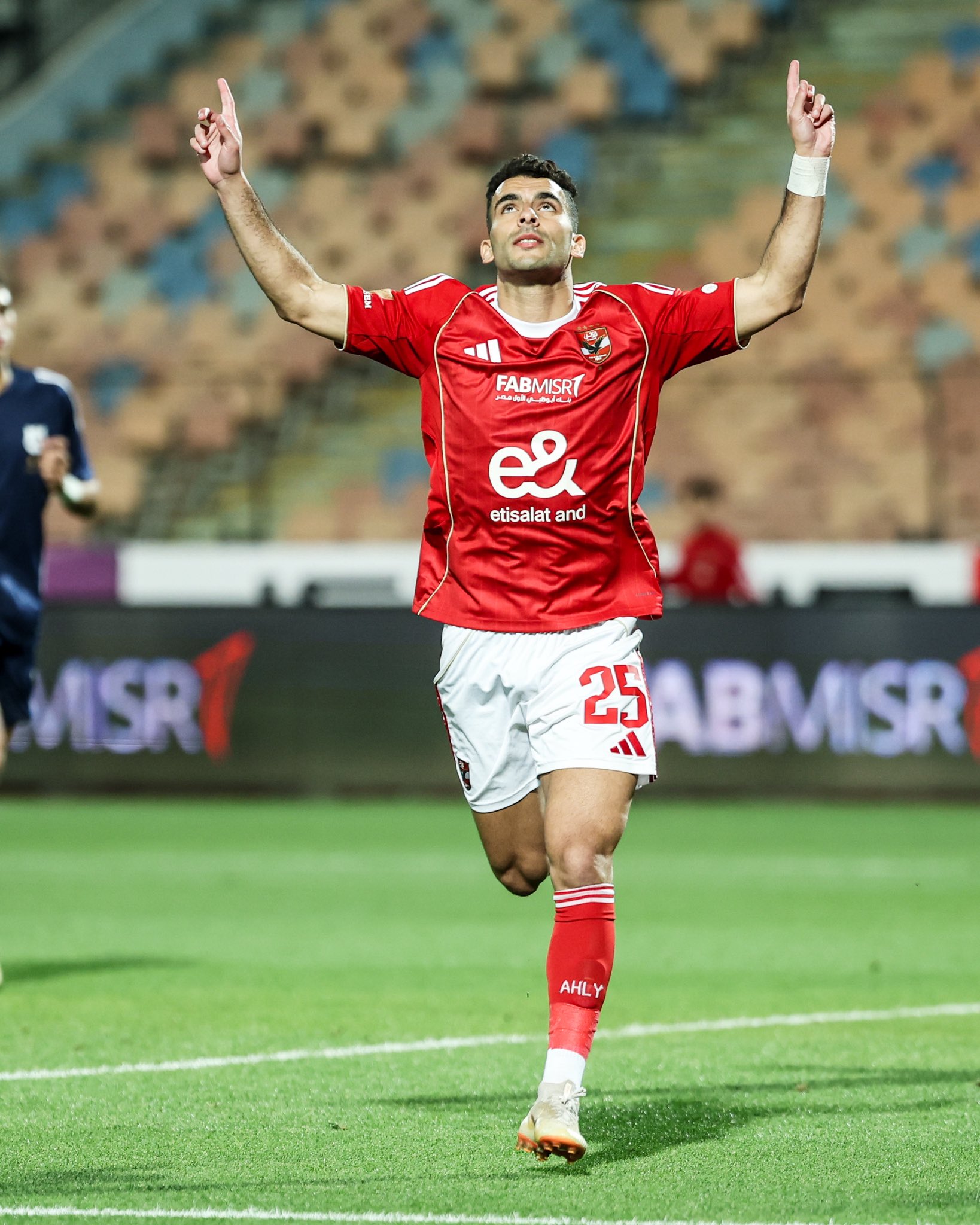 الأهلي ينتظر تعثر الزمالك وبيراميدز. (وكالات)