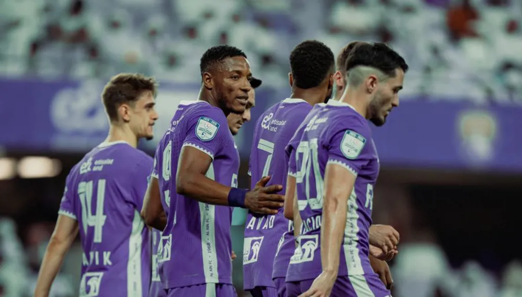 صراع البقاء يطغى على احتفال العين باللقب في الإمارات
