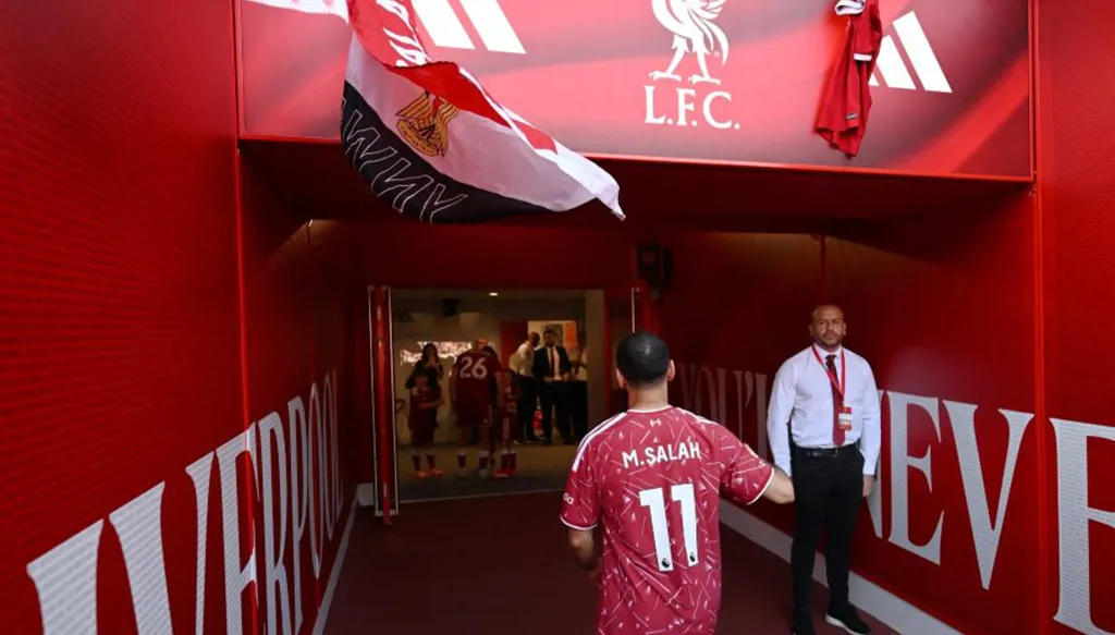 منصة "إكس" تصحّح رواية منشور فابريزيو رومانو حول لحظة محمد صلاح الأخيرة مع ليفربول