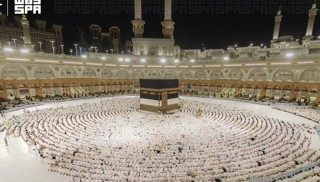 الأضحى يوحّد المشهد العربي… تهاني رسمية ومناسك حج وأجواء احتفالية واسعة (صور)