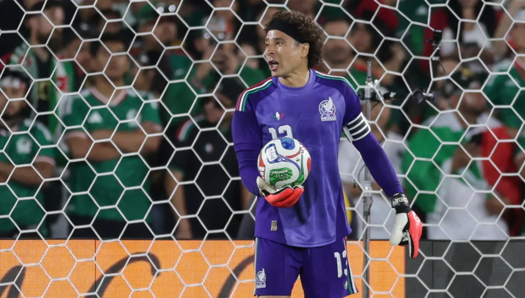 أوتشوا يلحق بميسي ورونالدو... تشكيلة المكسيك لكأس العالم 2026