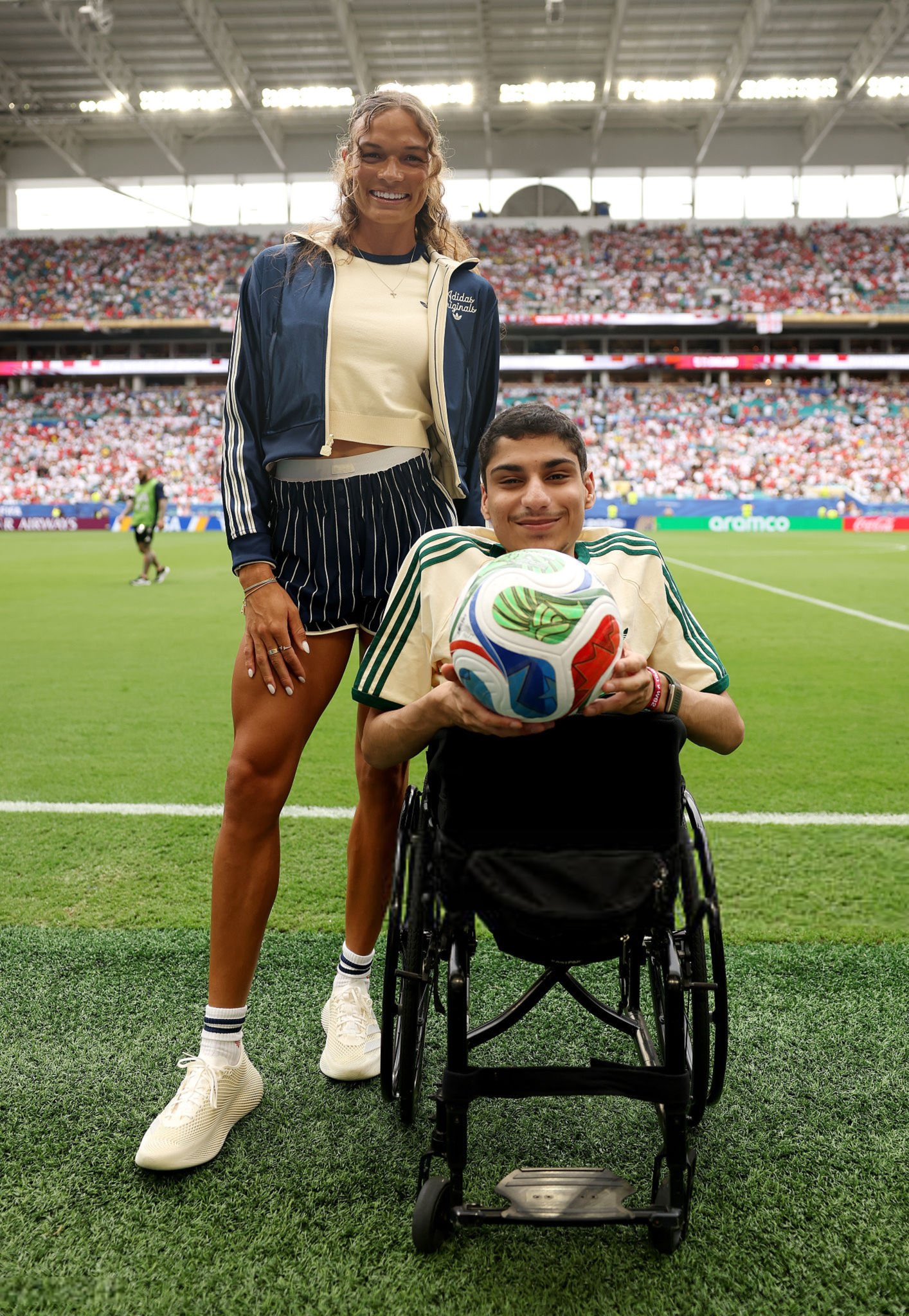القطري غانم المفتاح قبل مباراة إنكلترا والنرويج في كأس العالم 2026. (إكس)