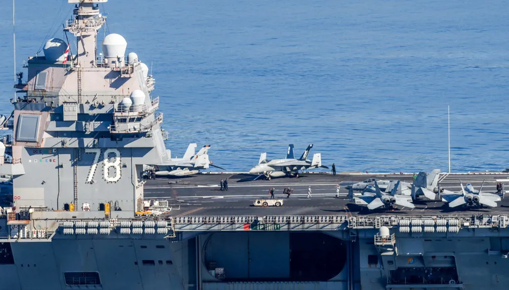 مع انطلاق المحادثات النووية... حاملة الطائرات "جيرالد فورد" تغادر اليونان باتجاه إسرائيل