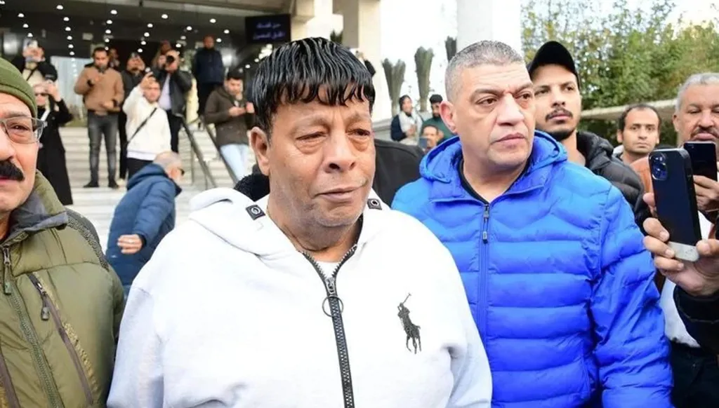 زملاء وعائلة أحمد عدوية يبكون في جنازته (صور)