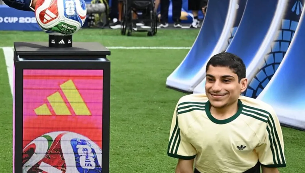 من هو القطري غانم المفتاح الذي قدّم كرة مباراة إنكلترا والنرويج في كأس العالم 2026؟