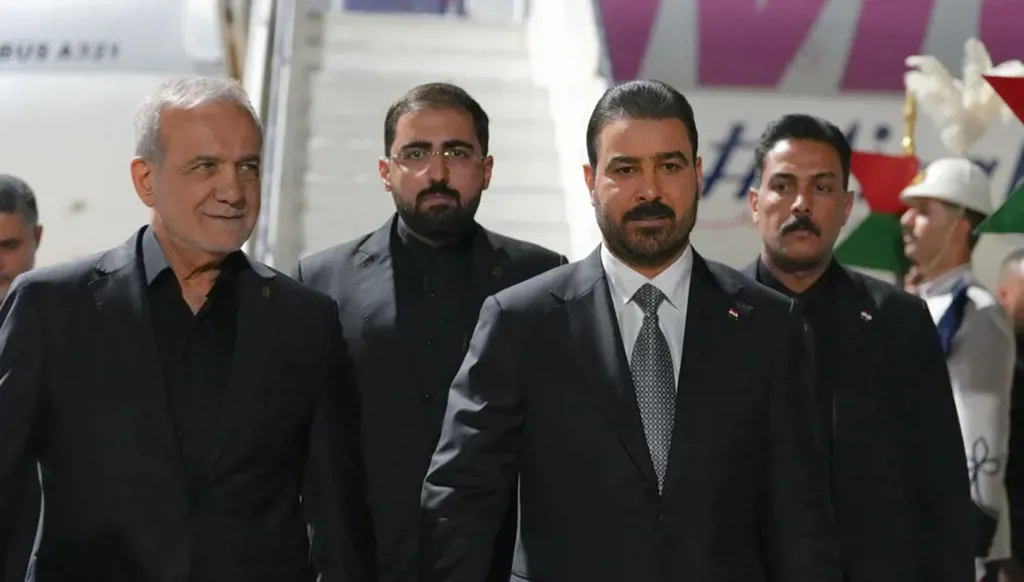 رئيس الوزراء العراقي علي الزيدي والرئيس الإيراني مسعود بزشكيان (إكس).