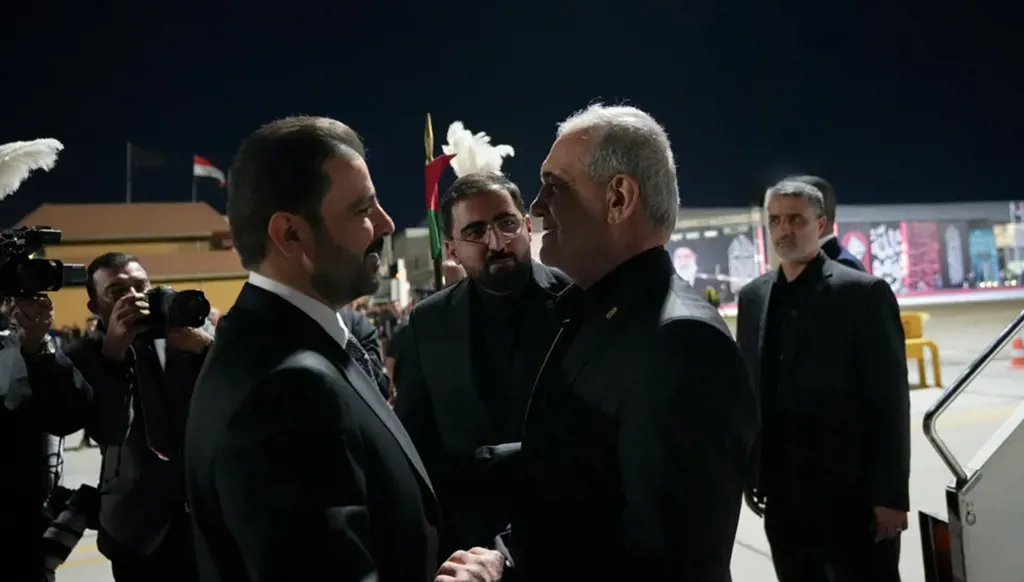 رئيس الوزراء العراقي علي الزيدي والرئيس الإيراني مسعود بزشكيان (إكس).
