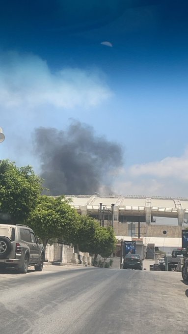 صورة من الحريق قرب المدنية الرياضية (النهار).