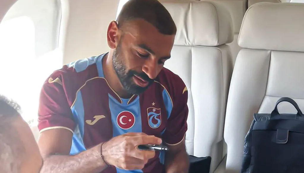 "كل مكان هو طرابزون"... أول ظهور لمحمد صلاح بقميص النادي التركي