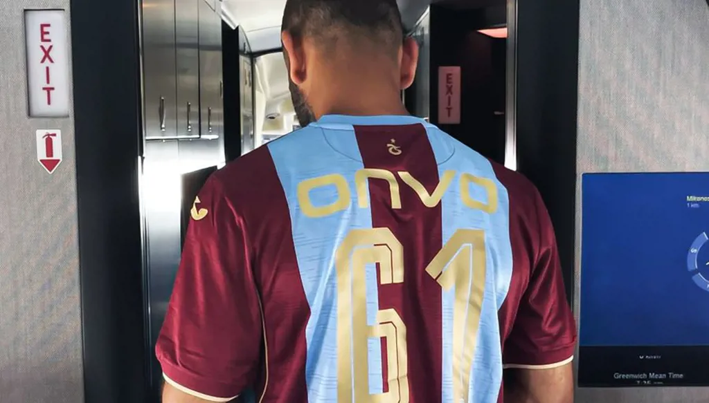 لماذا ارتدى محمد صلاح الرقم 61 مع طرابزون؟