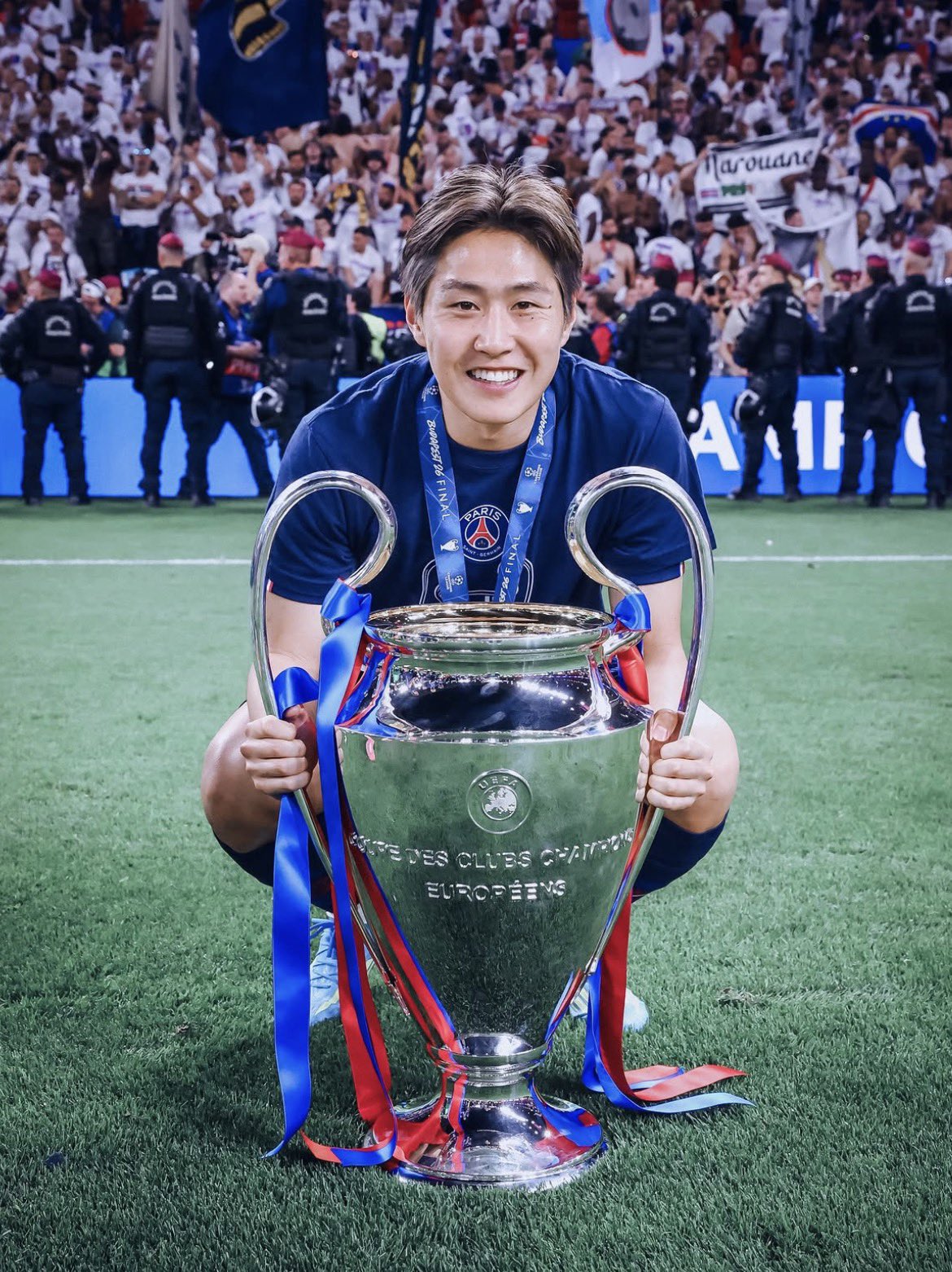 لاعب الوسط الكوري الجنوبي كانغ-إن لي. (وكالات)