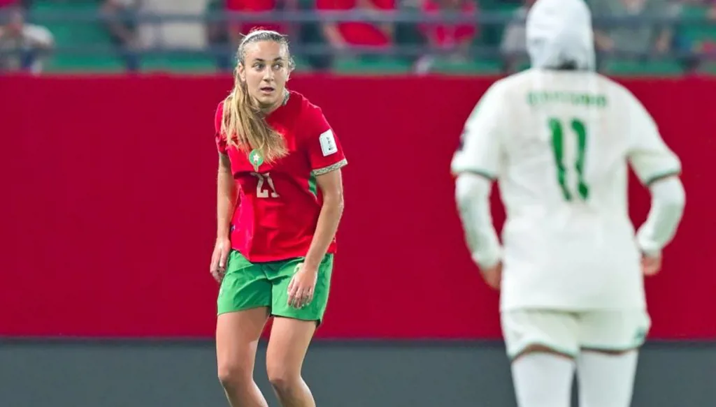 نورا فتحي تفاجئ لاعبات المغرب بعد الفوز على الجزائر (فيديو)