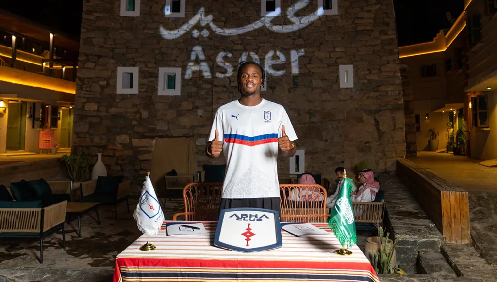 أبها السعودي يعزز خطه الهجومي بالبلجيكي باتشواي