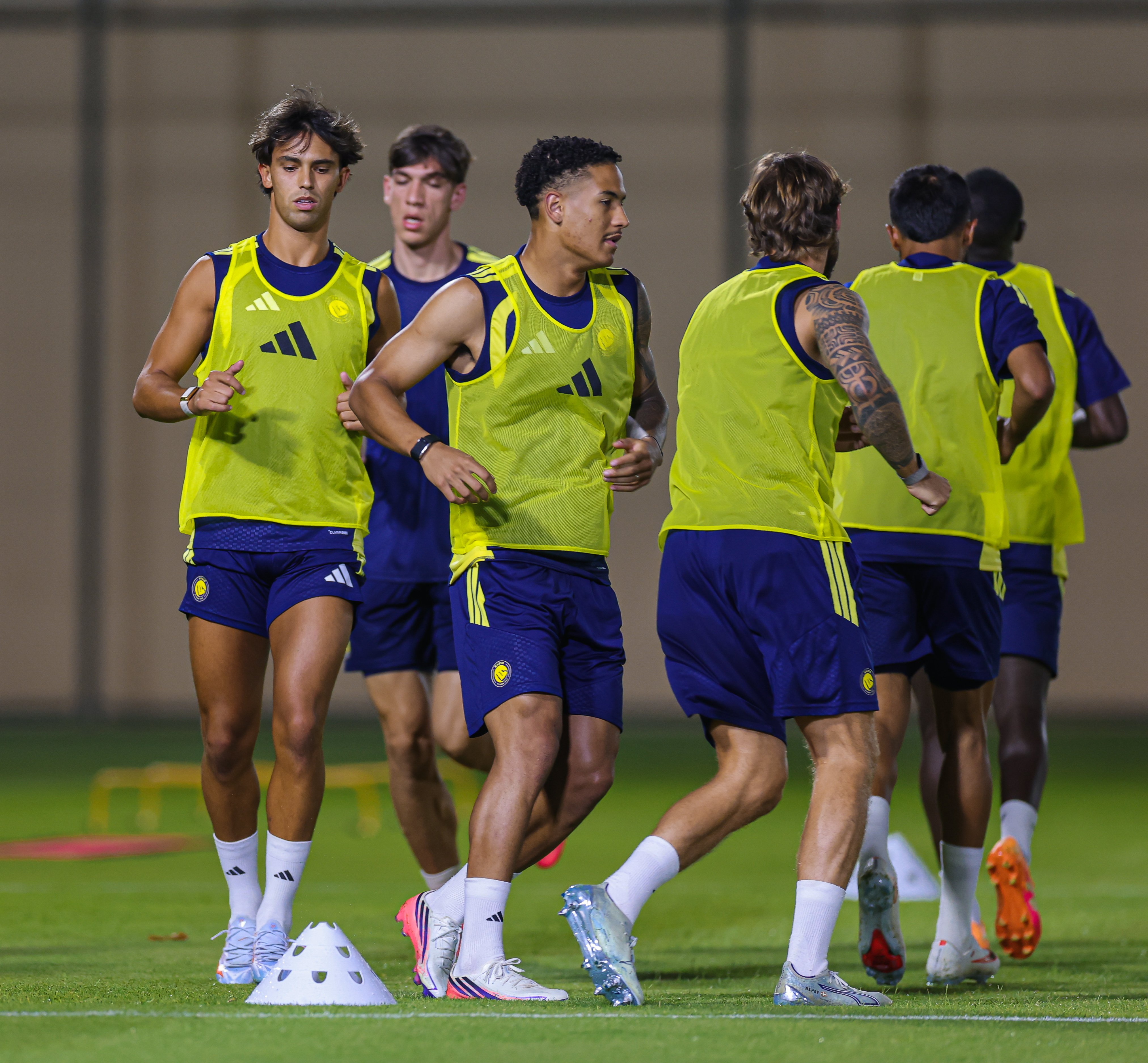 من تدريبات فريق النصر لمباراة الفتح. (وكالات)