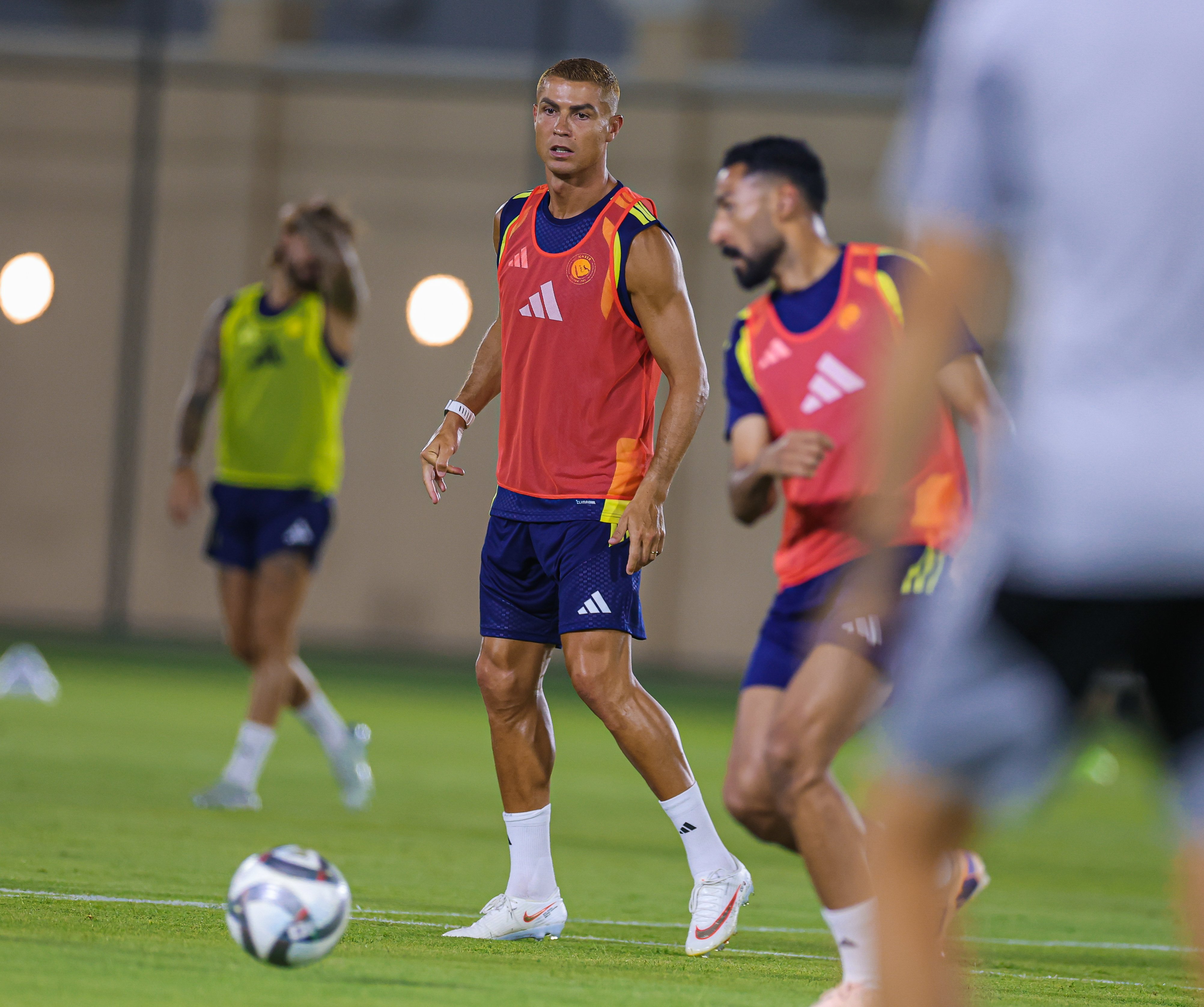 كريستيانو رونالدو في تمارين نادي النصر. (وكالات)