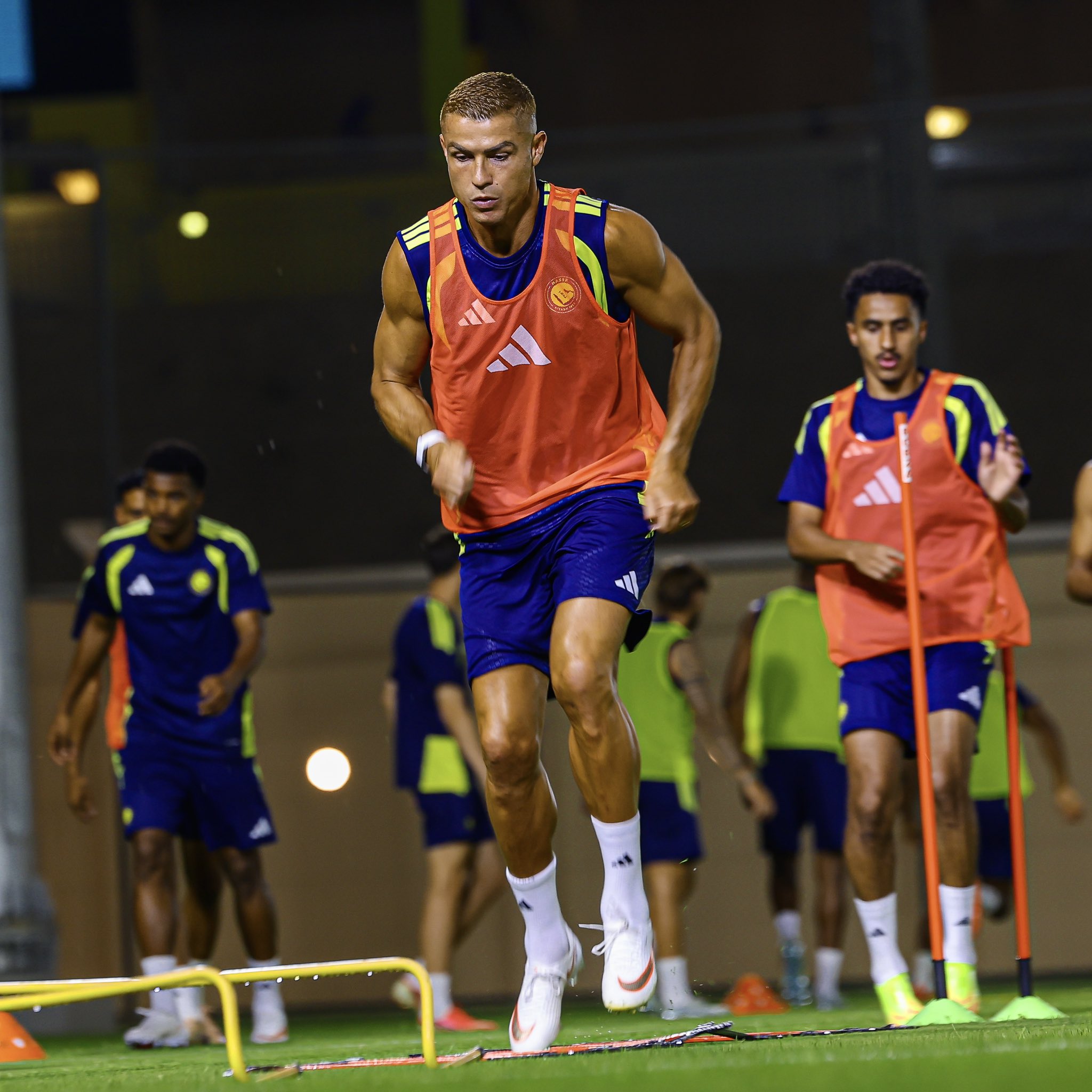 كريستيانو رونالدو في تمارين نادي النصر. (وكالات)